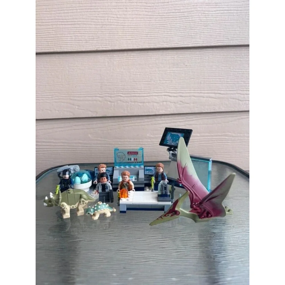 Lego Jurassic World Dr Wu’s Lab Bady Dinosaur Breakout + Pteranadon Chase